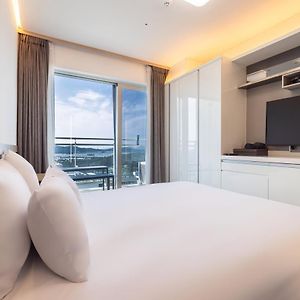 Deluxe King Terrace High Floor
