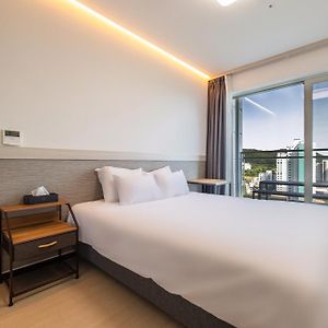 Deluxe King Terrace City View