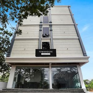 Super Townhouse Shamshabad Near Airport